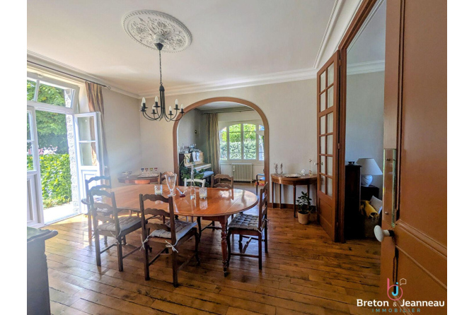 Maison Laval  proche gare, 7 pièce(s) 170 m2