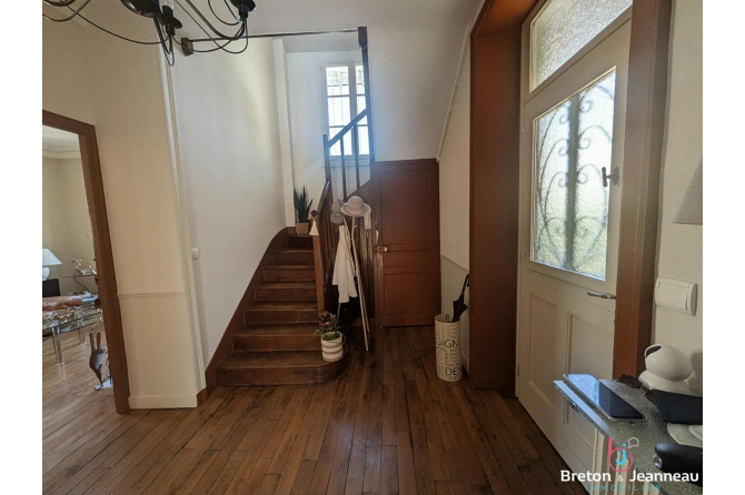Maison Laval  proche gare, 7 pièce(s) 170 m2