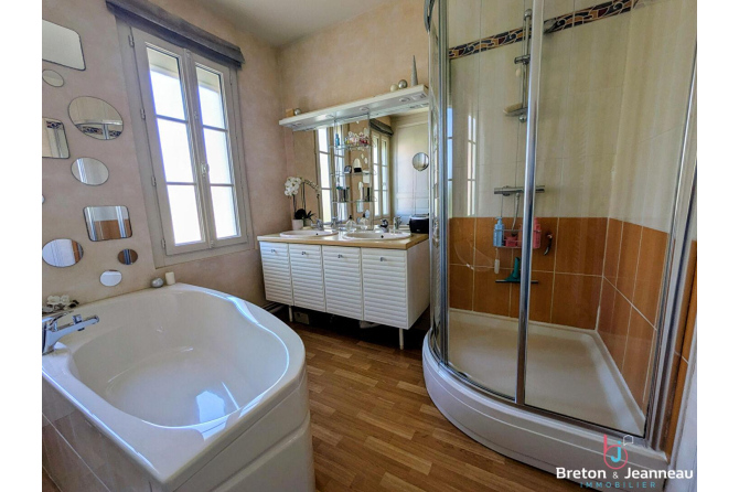 Maison Laval  proche gare, 7 pièce(s) 170 m2