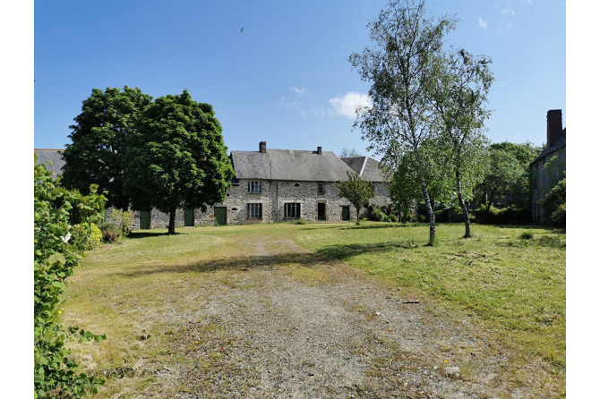 Maison axe Evron / Mayenne