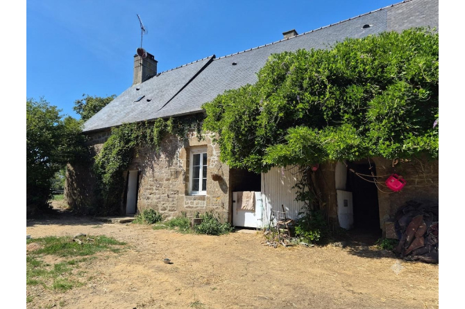 Longère à rénover sur 1,9 hectares à Chantrigné