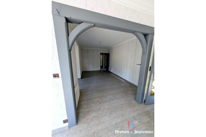 Maison Mont Saint Jean 6 pièce(s) 206 m2