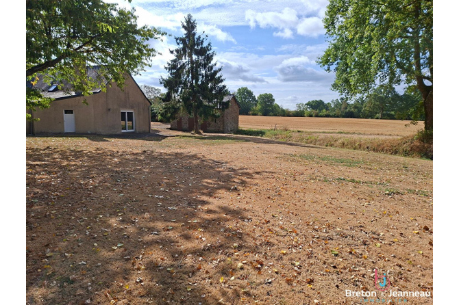 Fermette 127 m² isolée à Juvigné sur 1ha 10