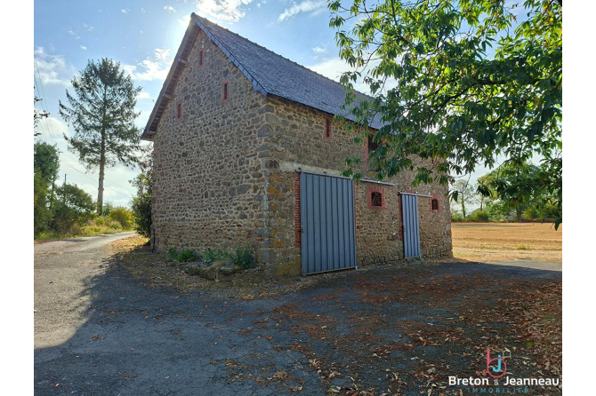 Fermette 127 m² isolée à Juvigné sur 1ha 10