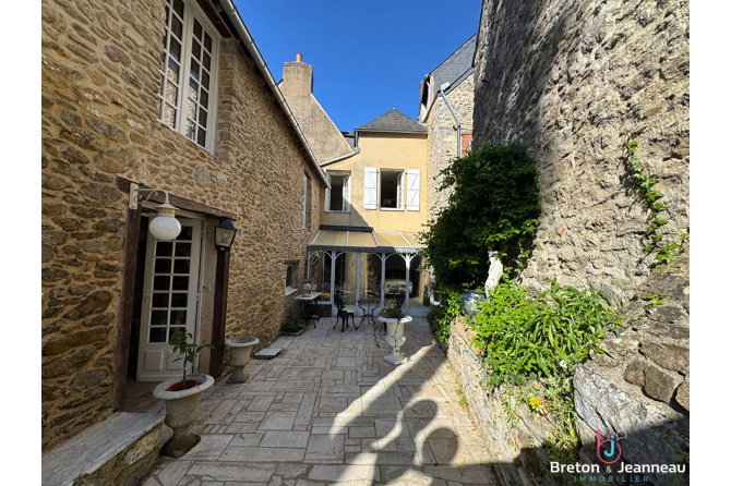 MAISON LAVAL CENTRE-VILLE 170m²