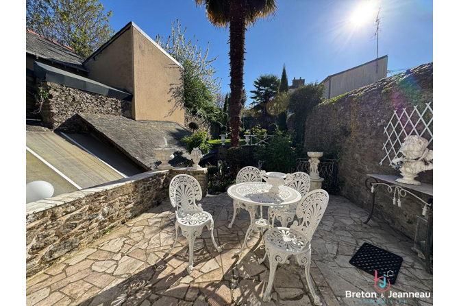 MAISON LAVAL CENTRE-VILLE 170m²