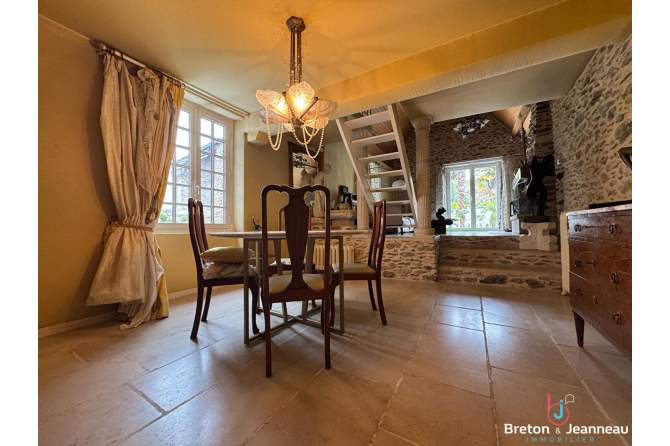 MAISON LAVAL CENTRE-VILLE 170m²