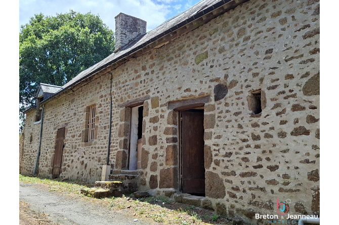 Maison à rénover en campagne à Larchamp