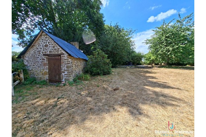 Maison à rénover en campagne à Larchamp