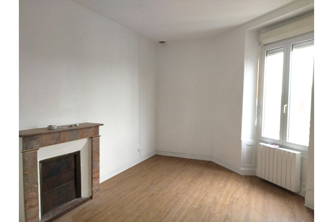 2-room apartment in Mayenne