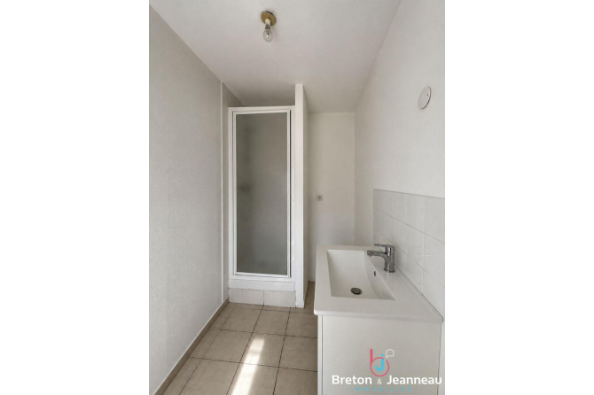 Appartement T1 Bis en RDC - LOUVERNE