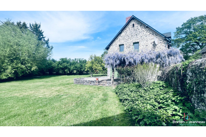 Propriété vue sur la Mayenne à St Jean sur Mayenne