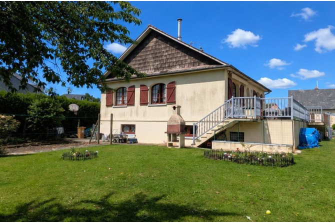 Pavillon sur sous-sol à Marcillé-la-Ville