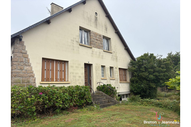 Maison avec hangar à Saint Hilaire Du Harcouët