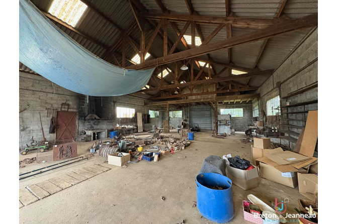 Maison avec hangar à Saint Hilaire Du Harcouët