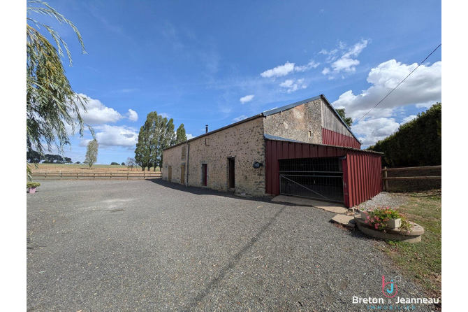 Maison sur 1,45 ha à Vaiges