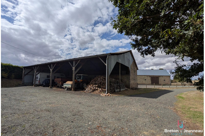 Maison sur 1,45 ha à Vaiges