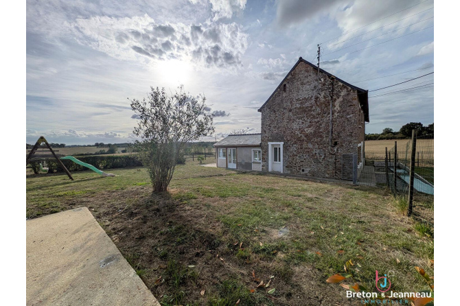 Corps de ferme avec dépendances secteur VAIGES