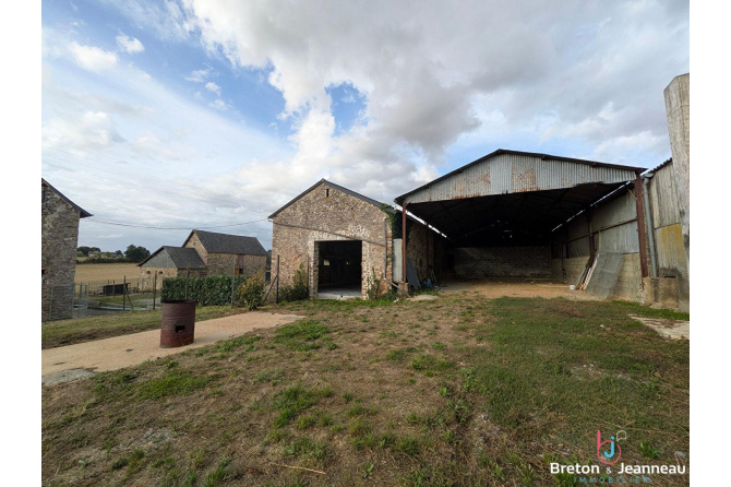 Corps de ferme avec dépendances secteur VAIGES