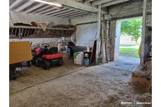 Maison en pierres sur 3 hectares 9 à Thuboeuf