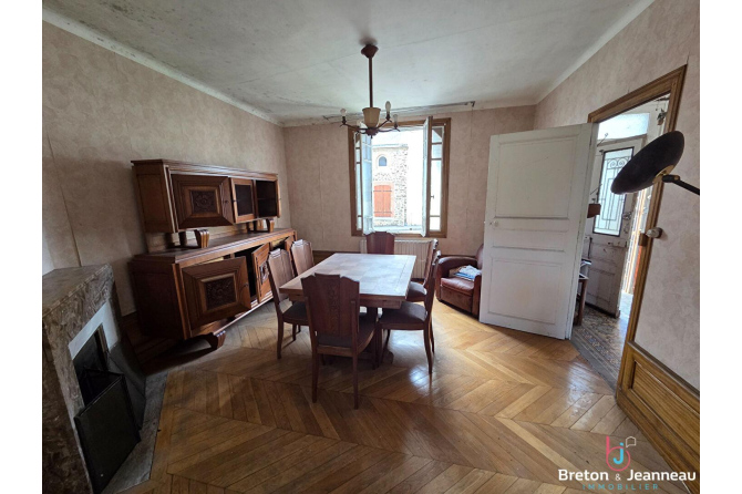 Maison à Montsûrs