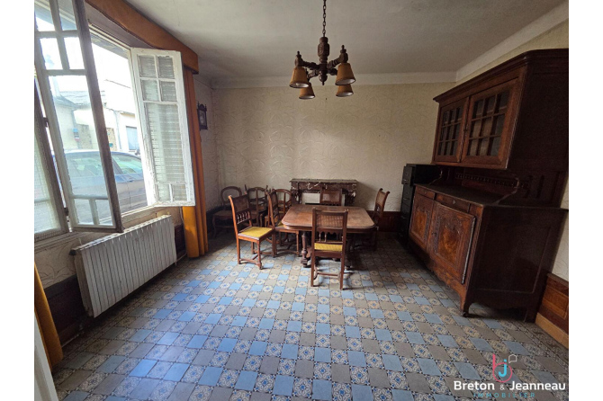 Maison à Montsûrs