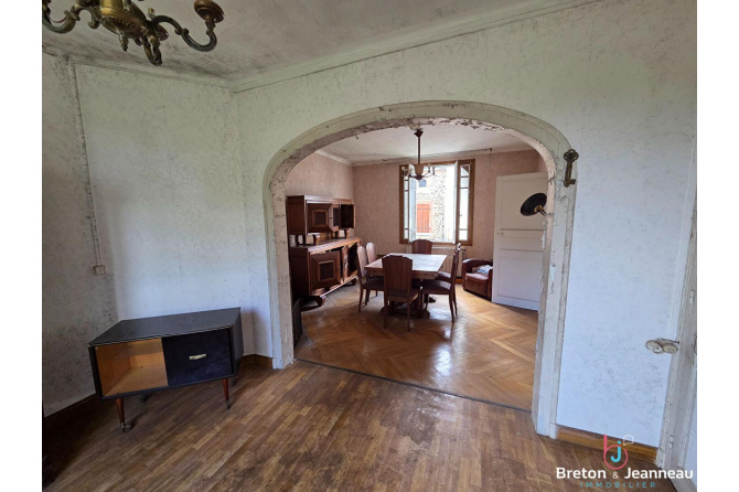 Maison à Montsûrs