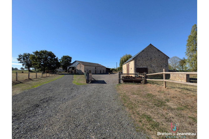 Maison sur 1,45 ha à Vaiges