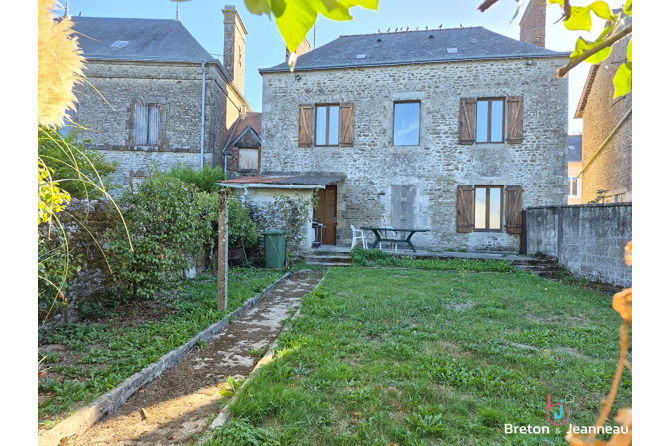 Maison de bourg entre Villaines la Juhel et Mayenne
