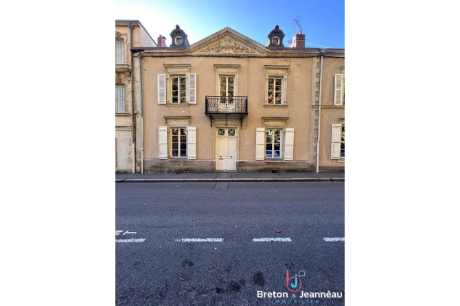 Maiosn hyper centre de Laval