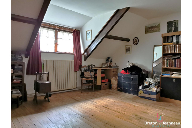 Propriété isolée avec étangs sur environ 4ha proche de Bais