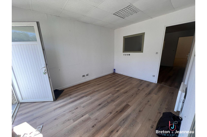 Local d'activité Saint Berthevin 170 m2