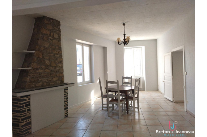 MAISON F6 à ST CHRISTOPHE DU LUAT