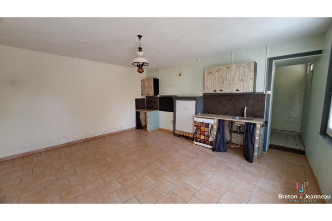 Maison en campagne à proximité de LASSAY-LES-CHÂTEAUX