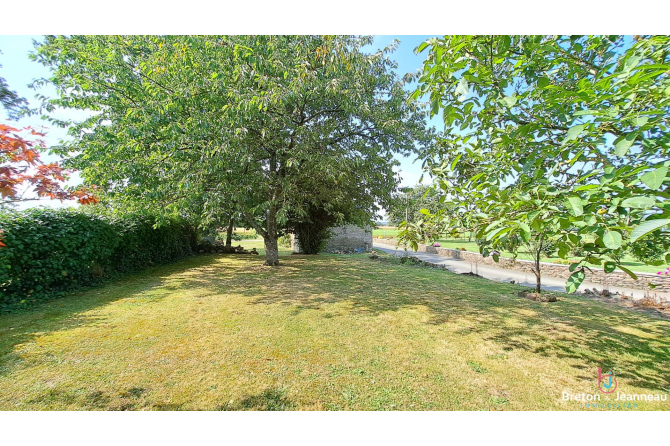 Maison en campagne à proximité de LASSAY-LES-CHÂTEAUX