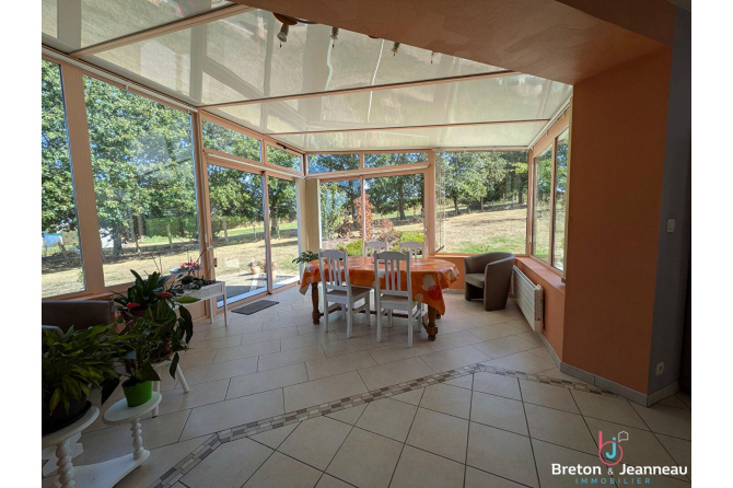 Maison de campagne à 10 minutes d'Evron avec belle vue sur la vallée de l'Erve