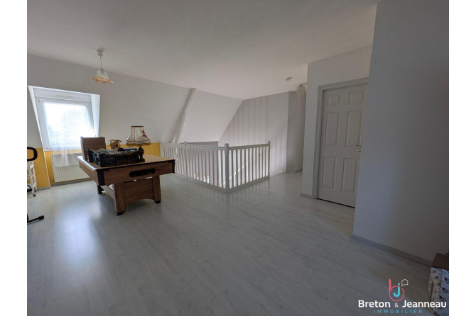 Maison de campagne à 10 minutes d'Evron avec belle vue sur la vallée de l'Erve