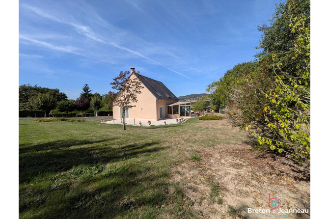 Maison de campagne à 10 minutes d'Evron avec belle vue sur la vallée de l'Erve