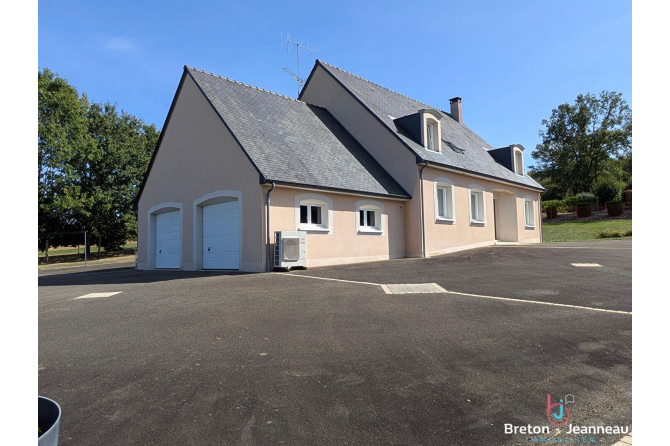 Maison de campagne à 10 minutes d'Evron avec belle vue sur la vallée de l'Erve