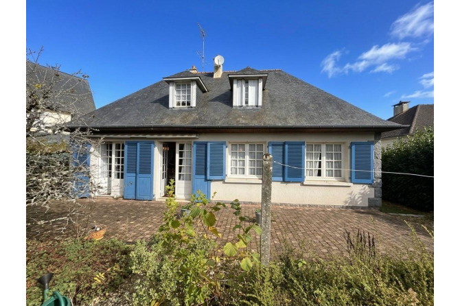 Pavillon sur sous-sol au coeur de Lassay-les-Châteaux