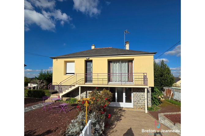 Maison à Montsûrs