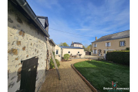 Maison avec dépendances à Montreuil-le-Chétif
