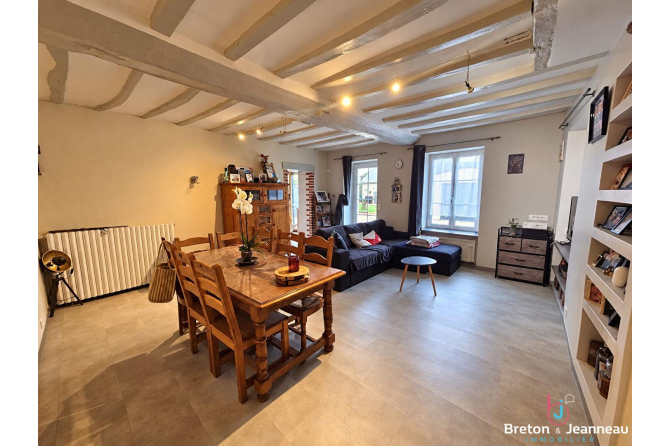 Maison avec dépendances à Montreuil-le-Chétif