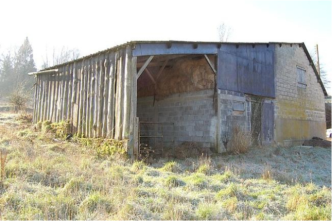 Farmhouse on nearly 1 ha sector Villaines la Juhel
