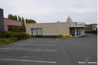 Local commercial à Ernée avec parkings