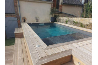 House with swimming pool in Laval