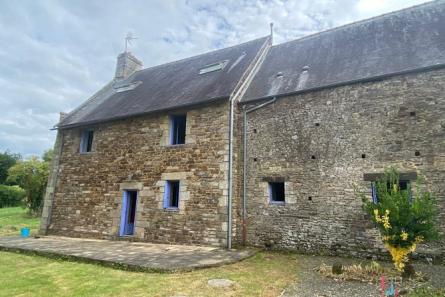 Maison en pierres du 16e siècle à Tremblay