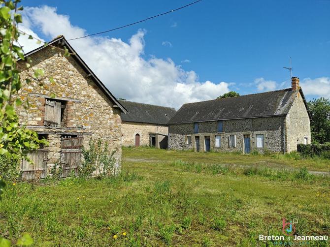 Ancien Corps de ferme sur 2 ha 42 à Villaines La Juhel