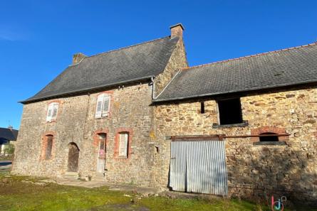 Maison  à rénover à Saint Christophe des Bois , dépendances, grand terrain