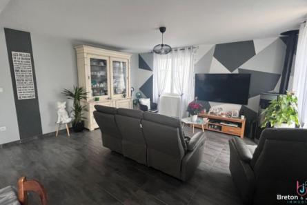 Maison familiale au centre de L'Huisserie